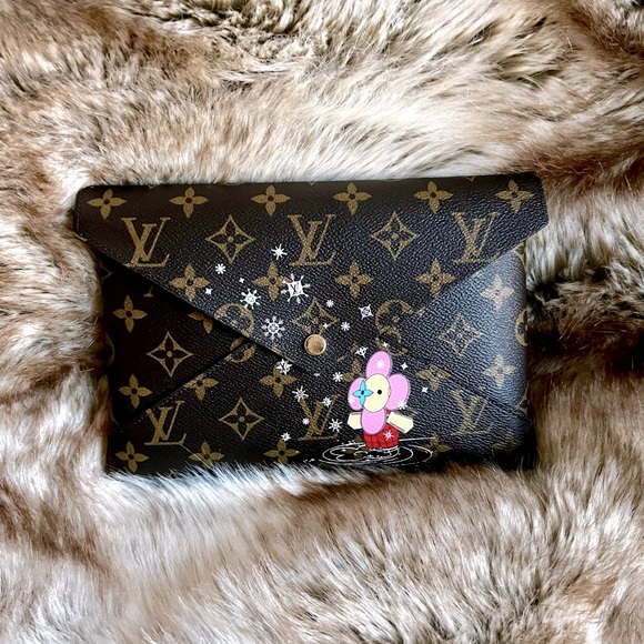 ❄️🎄Louis Vuitton Monogram Christmas Animation Kirigami Pochette - Picture 1 of 8